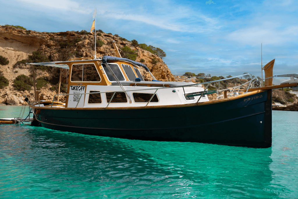 classic-yacht-cala-tarida-ibiza